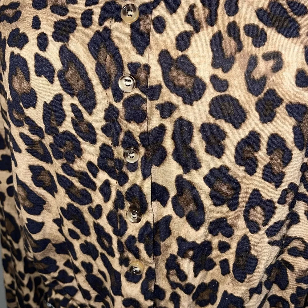 H & M Crop Top ends at waist Size Small wear on or off the shoulders - Picture 8 of 9